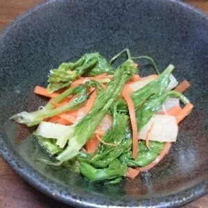 ヘルシーに美味しく♪キャベツとセロリの甘酢炒め